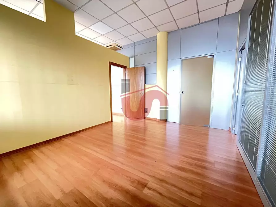 Immagine 5 di Locale commerciale   in Via Roberto Ruffilli a Benevento