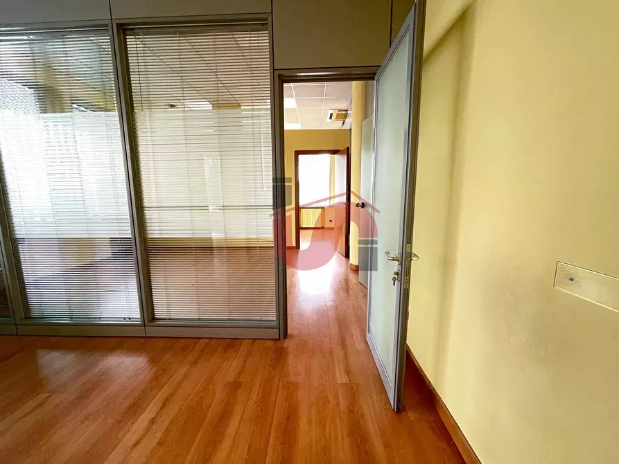 Immagine 8 di Locale commerciale   in Via Roberto Ruffilli a Benevento