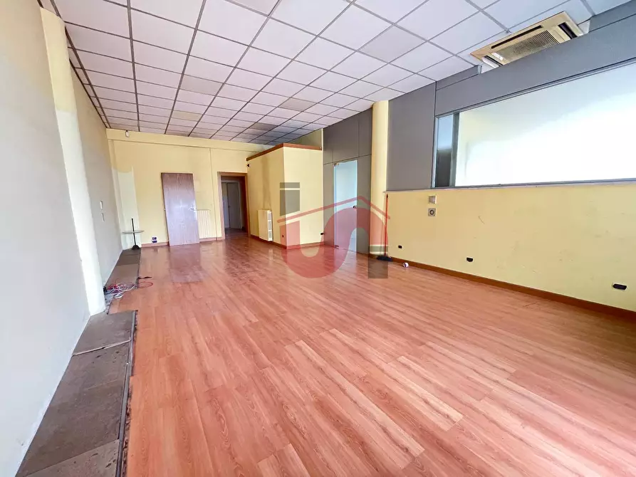 Immagine 9 di Locale commerciale   in Via Roberto Ruffilli a Benevento