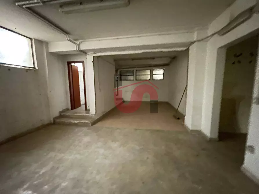 Immagine 16 di Locale commerciale   in Via Roberto Ruffilli a Benevento