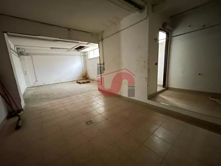 Immagine 17 di Locale commerciale   in Via Roberto Ruffilli a Benevento