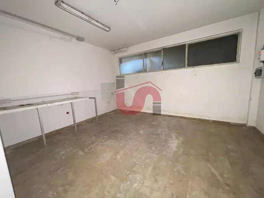 Immagine 18 di Locale commerciale   in Via Roberto Ruffilli a Benevento