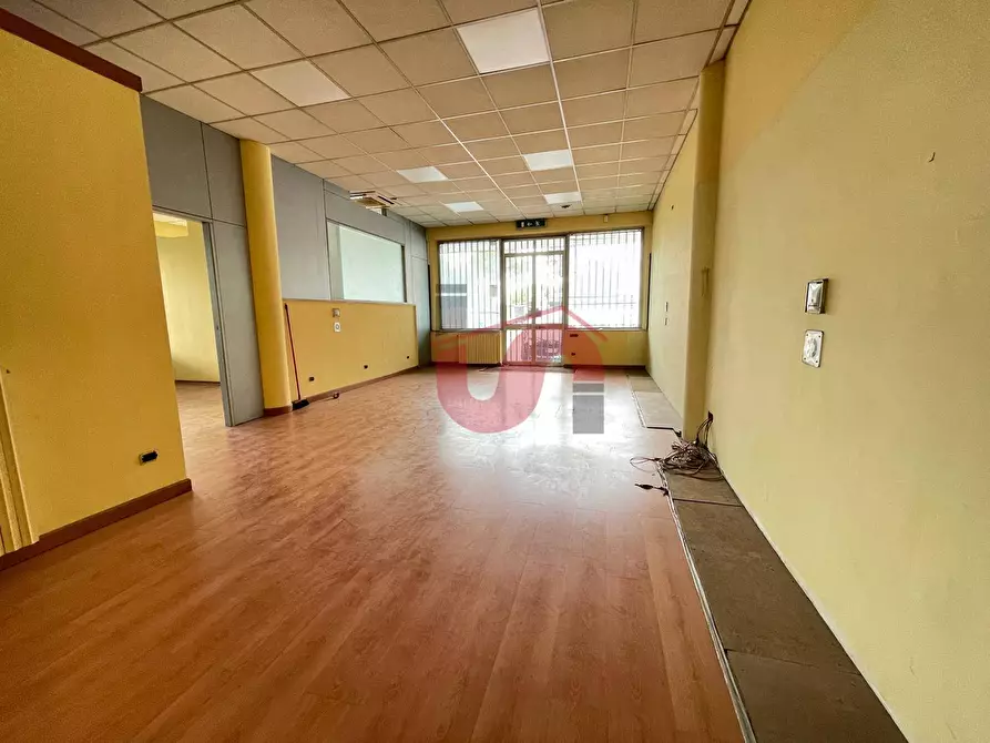 Immagine 11 di Locale commerciale   in Via Roberto Ruffilli a Benevento