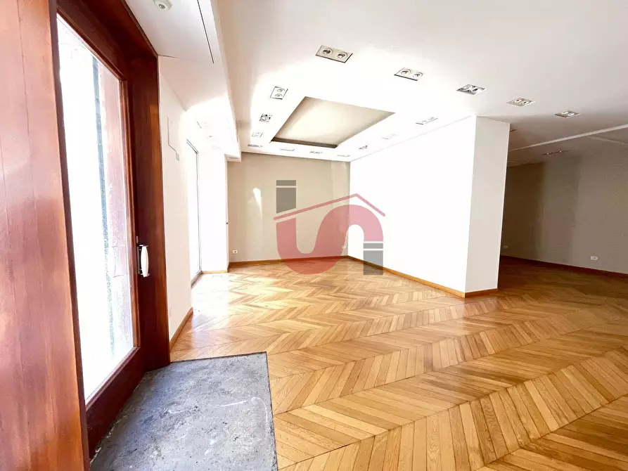 Immagine 3 di Locale commerciale   in Via Ennio Goduti a Benevento