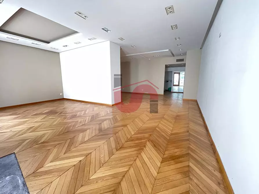 Immagine 2 di Locale commerciale   in Via Ennio Goduti a Benevento