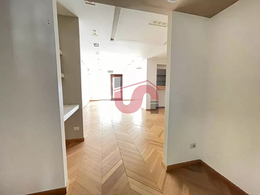 Immagine 8 di Locale commerciale   in Via Ennio Goduti a Benevento