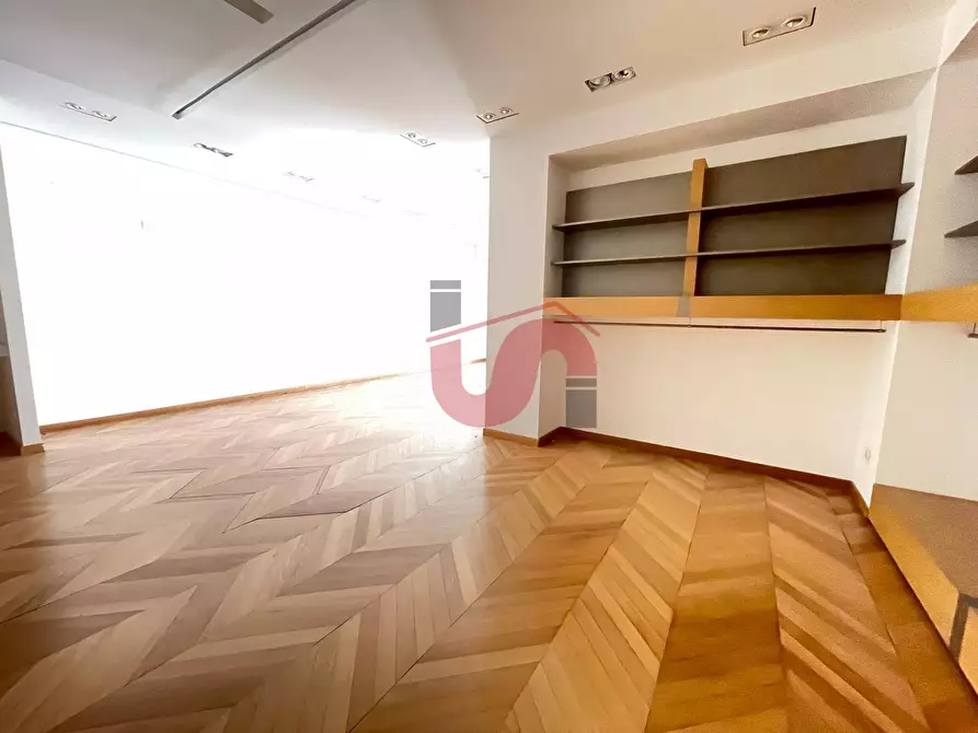 Immagine 9 di Locale commerciale   in Via Ennio Goduti a Benevento