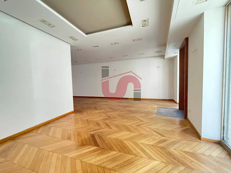 Immagine 10 di Locale commerciale   in Via Ennio Goduti a Benevento