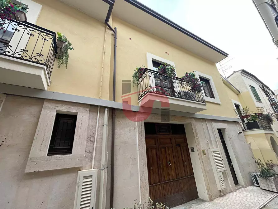 Immagine 25 di Palazzo in affitto  in via Sessualdo a Benevento