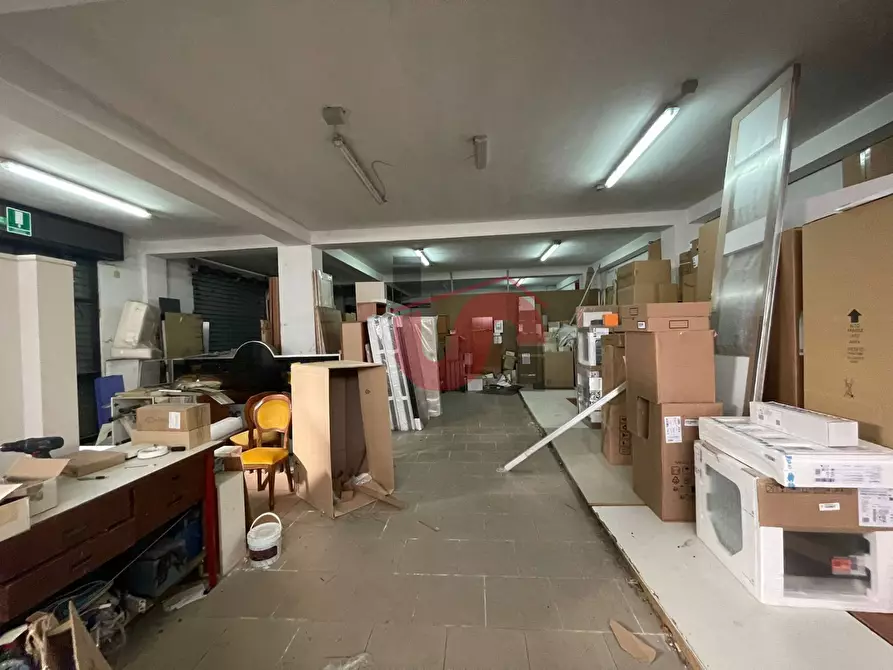 Immagine 38 di Locale commerciale in vendita  in Casale Maccabei a Benevento