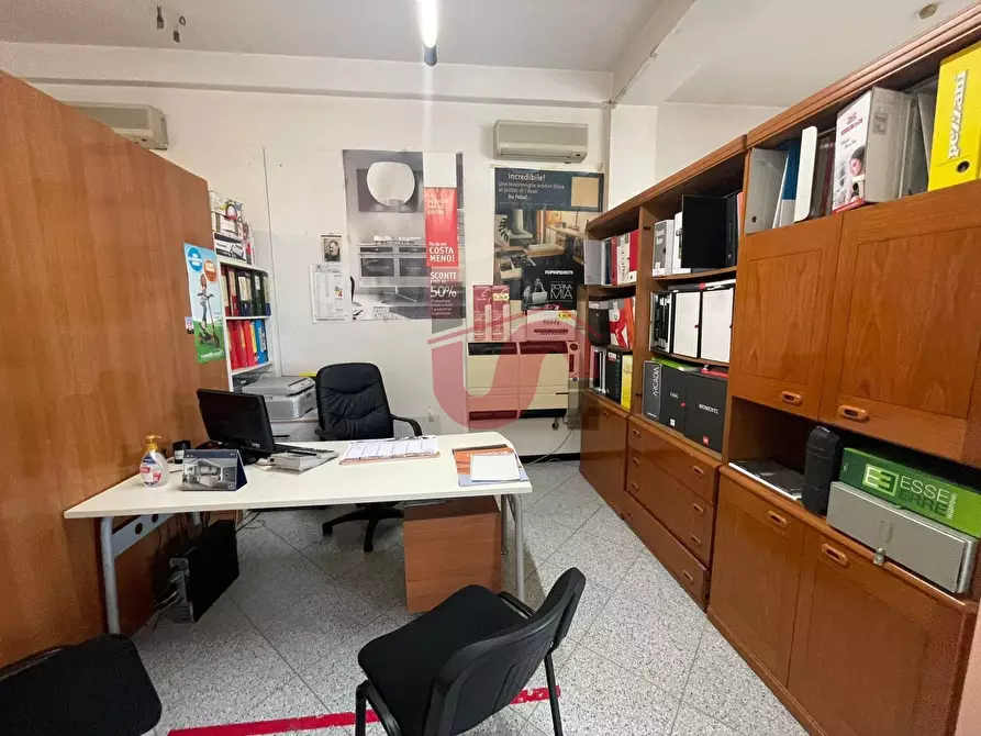 Immagine 31 di Locale commerciale in vendita  in Casale Maccabei a Benevento