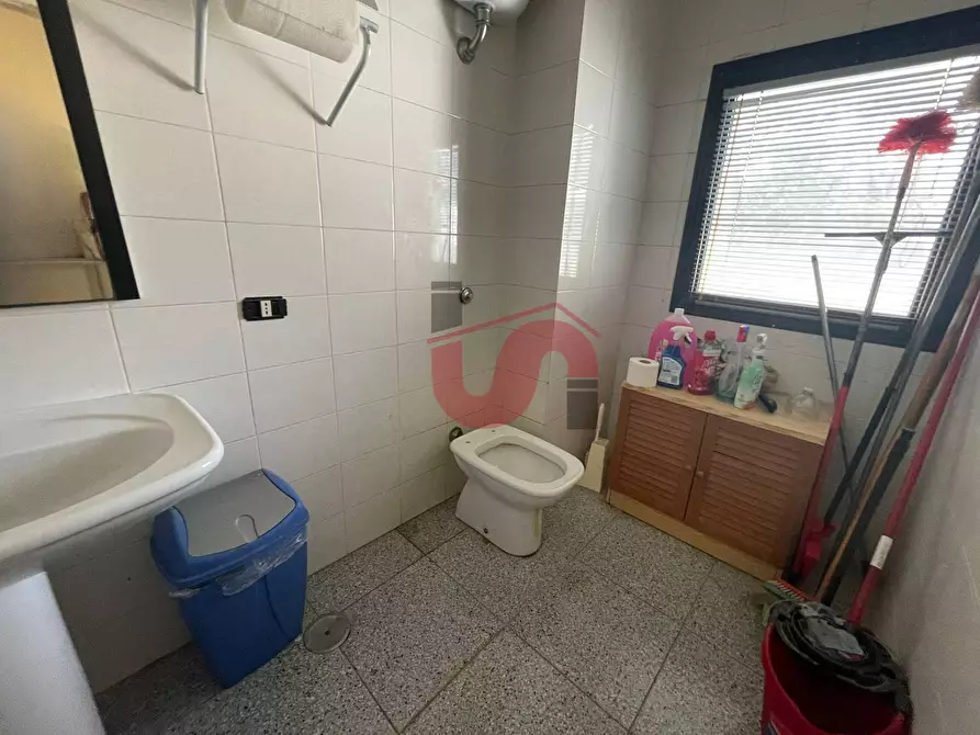 Immagine 26 di Locale commerciale in vendita  in Casale Maccabei a Benevento