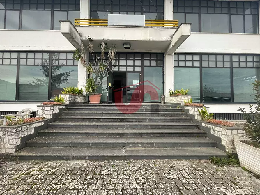 Immagine 14 di Locale commerciale in vendita  in Casale Maccabei a Benevento