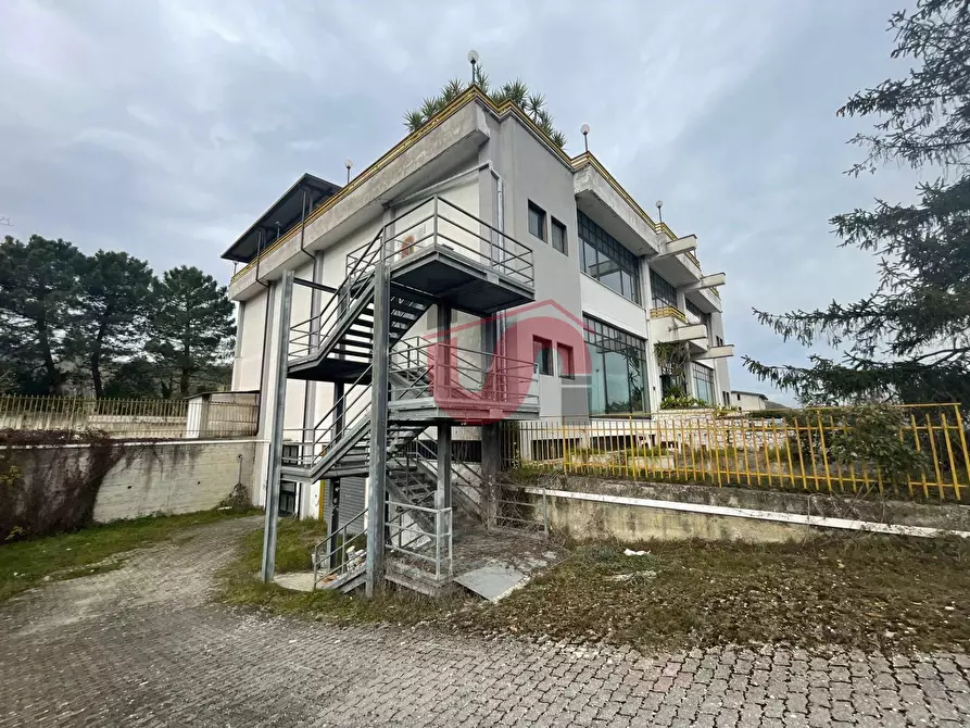 Immagine 12 di Locale commerciale in vendita  in Casale Maccabei a Benevento