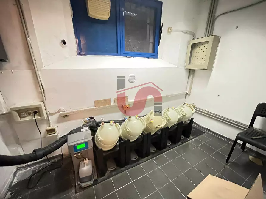 Immagine 17 di Attività commerciale in vendita  in Via Traiano a Benevento