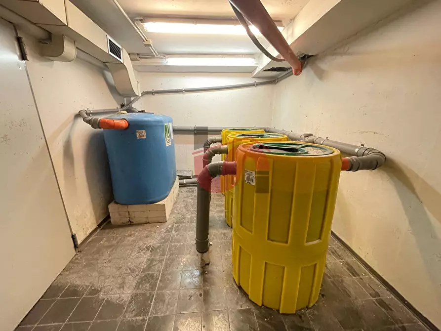 Immagine 18 di Attività commerciale in vendita  in Via Traiano a Benevento