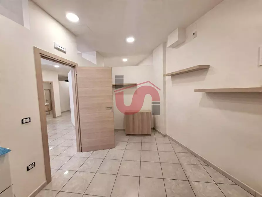 Immagine 13 di Locale commerciale in affitto  in Via Giovan Battista Bosco Lucarelli a Benevento