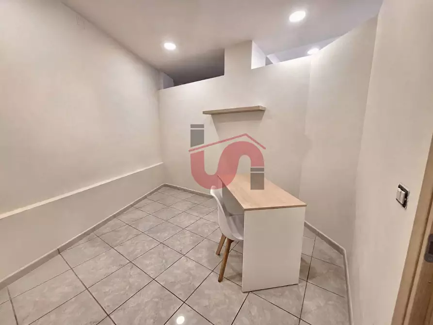 Immagine 12 di Locale commerciale in affitto  in Via Giovan Battista Bosco Lucarelli a Benevento