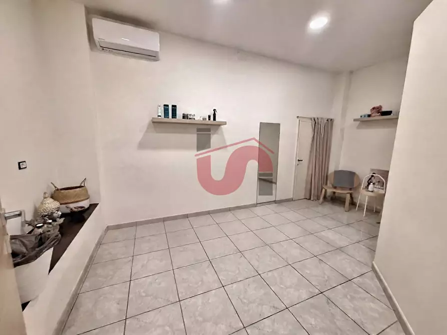 Immagine 11 di Locale commerciale in affitto  in Via Giovan Battista Bosco Lucarelli a Benevento