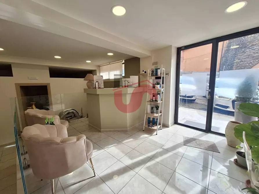 Immagine 1 di Locale commerciale in affitto  in Via Giovan Battista Bosco Lucarelli a Benevento