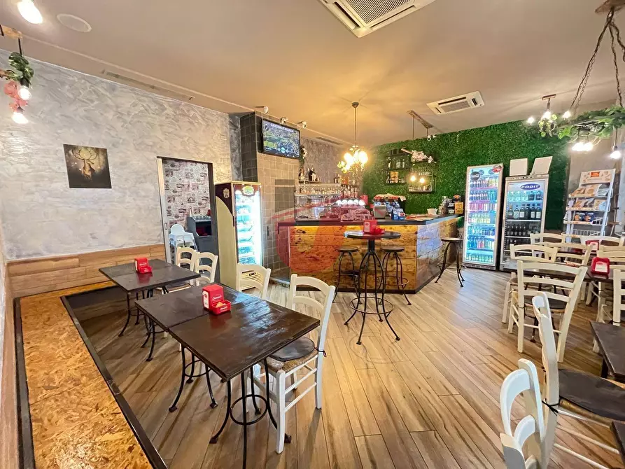 Immagine 3 di Attività commerciale in vendita  in Via Traiano a Benevento