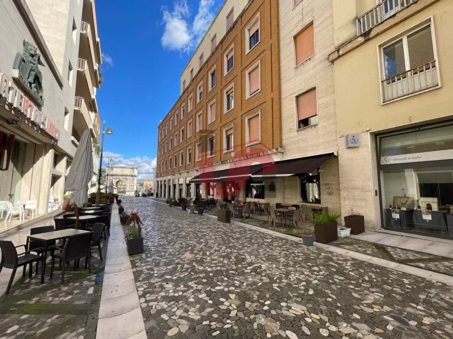 Immagine 1 di Attività commerciale in vendita  in Via Traiano a Benevento