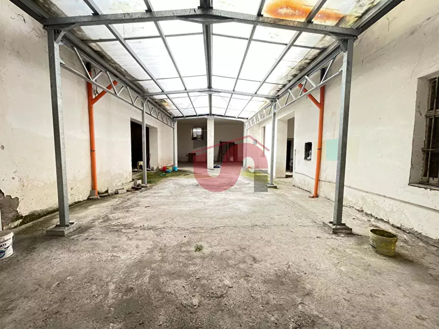 Immagine 2 di Magazzino in vendita  in Via Paga a Benevento