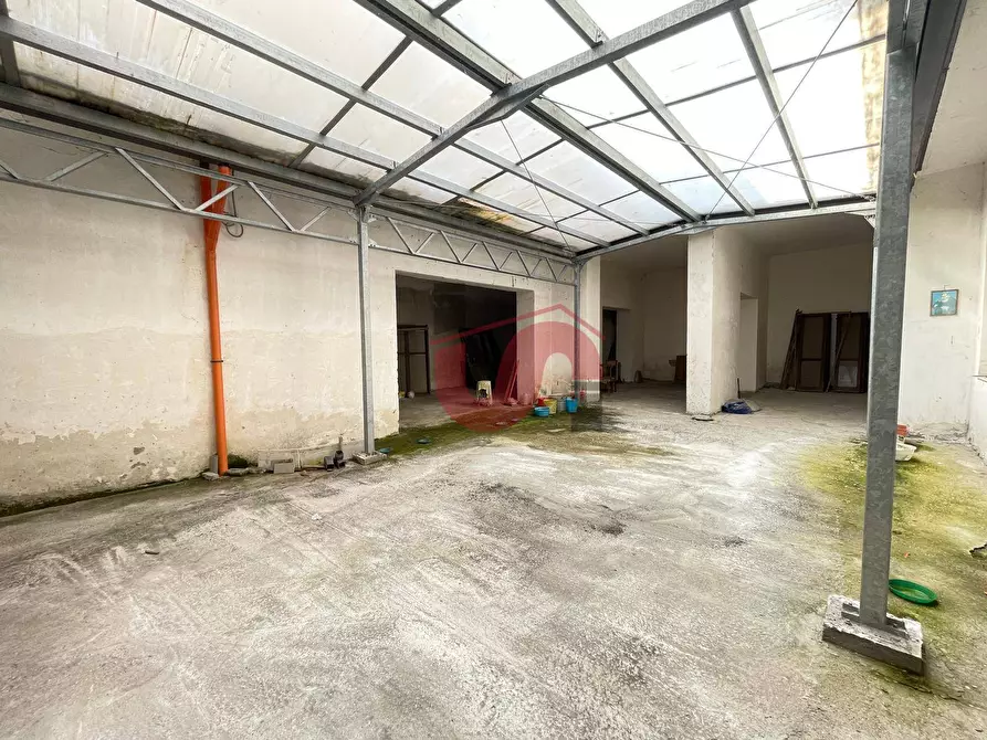 Immagine 4 di Magazzino in vendita  in Via Paga a Benevento