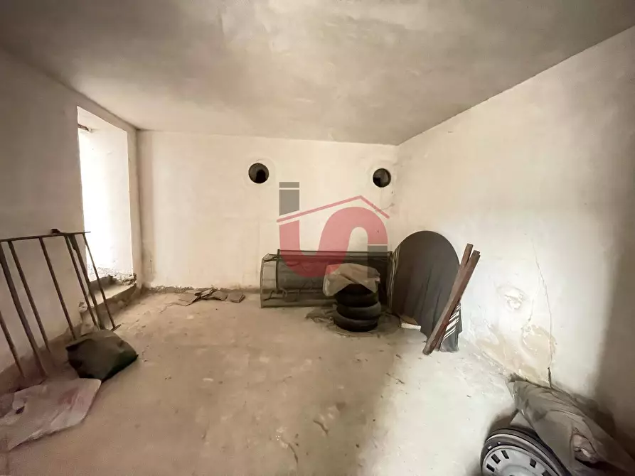 Immagine 8 di Magazzino in vendita  in Via Paga a Benevento