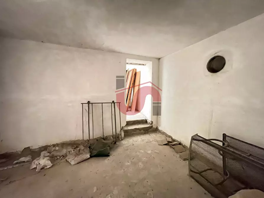 Immagine 9 di Magazzino in vendita  in Via Paga a Benevento