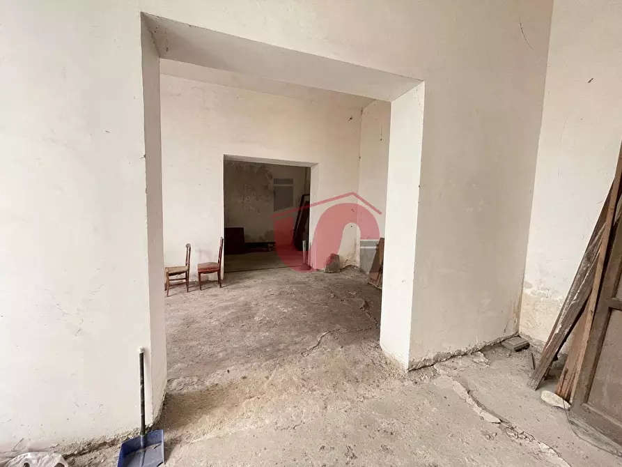 Immagine 11 di Magazzino in vendita  in Via Paga a Benevento