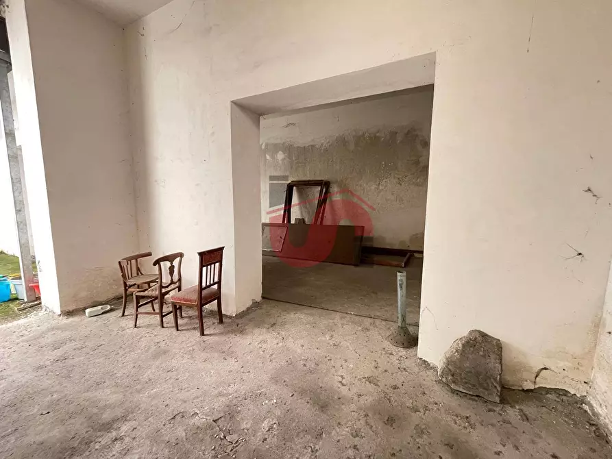 Immagine 12 di Magazzino in vendita  in Via Paga a Benevento