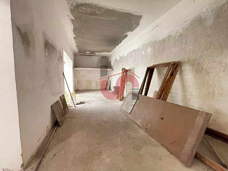 Immagine 14 di Magazzino in vendita  in Via Paga a Benevento
