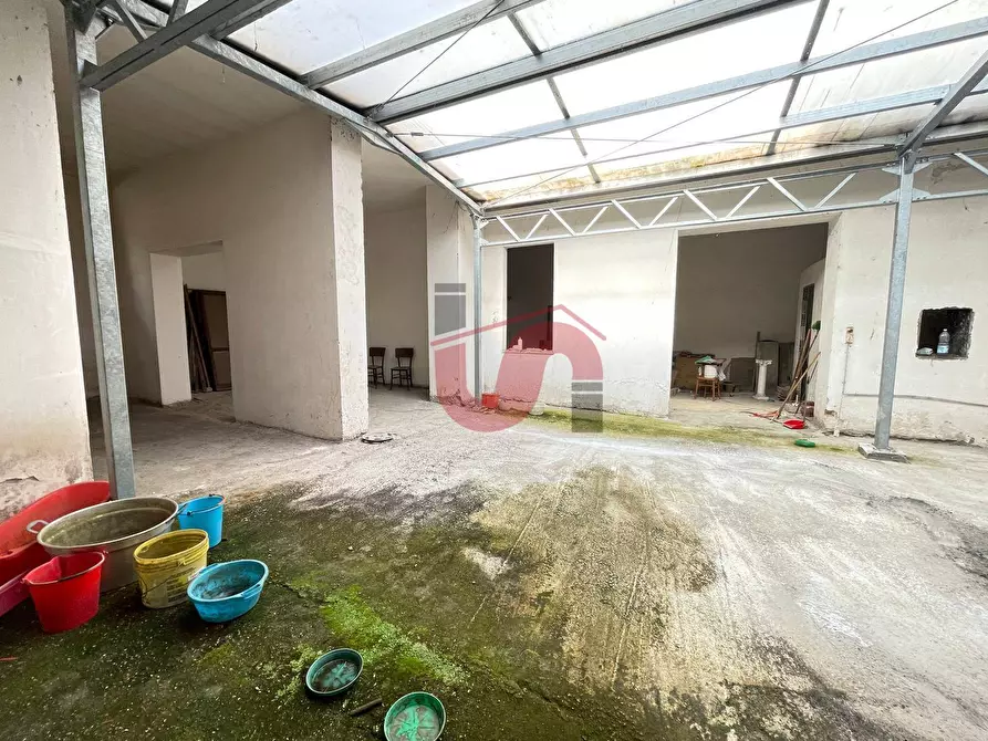 Immagine 15 di Magazzino in vendita  in Via Paga a Benevento