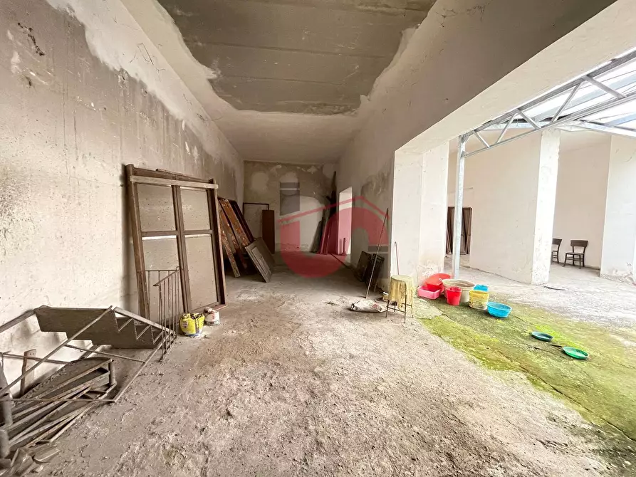 Immagine 16 di Magazzino in vendita  in Via Paga a Benevento