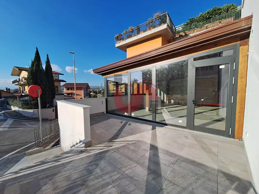 Immagine 10 di Locale commerciale in affitto  in Via Tiengo a Benevento