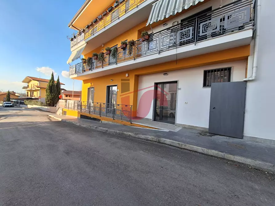 Immagine 12 di Locale commerciale in affitto  in Via Tiengo a Benevento