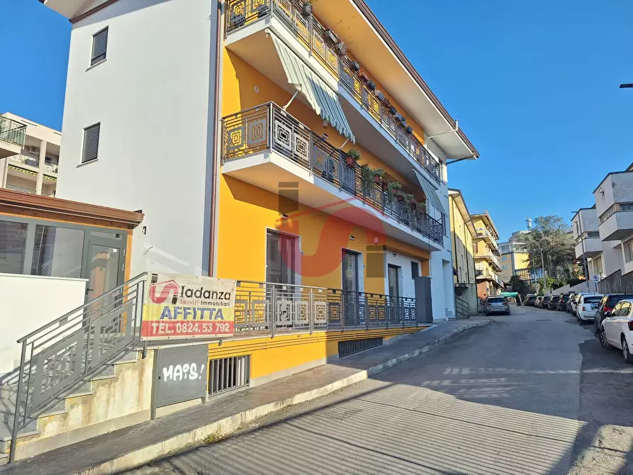 Immagine 1 di Locale commerciale in affitto  in Via Tiengo a Benevento