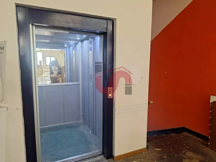 Immagine 12 di Locale commerciale in vendita  in Contrada San Chirico a Benevento