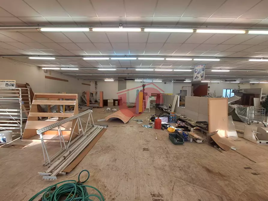 Immagine 10 di Locale commerciale in vendita  in Contrada San Chirico a Benevento