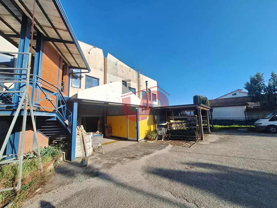 Immagine 4 di Locale commerciale in vendita  in Contrada San Chirico a Benevento