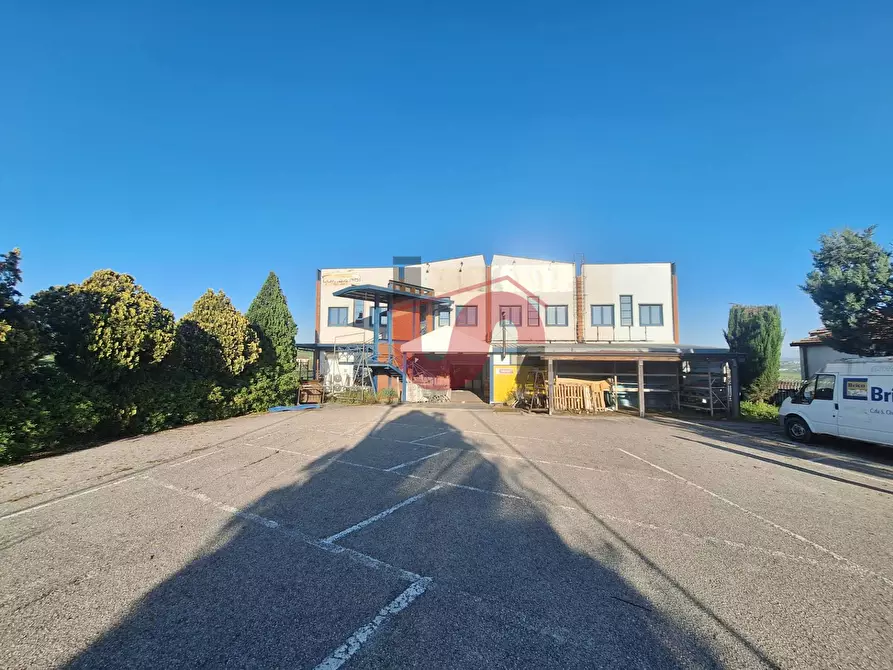 Immagine 2 di Locale commerciale in vendita  in Contrada San Chirico a Benevento