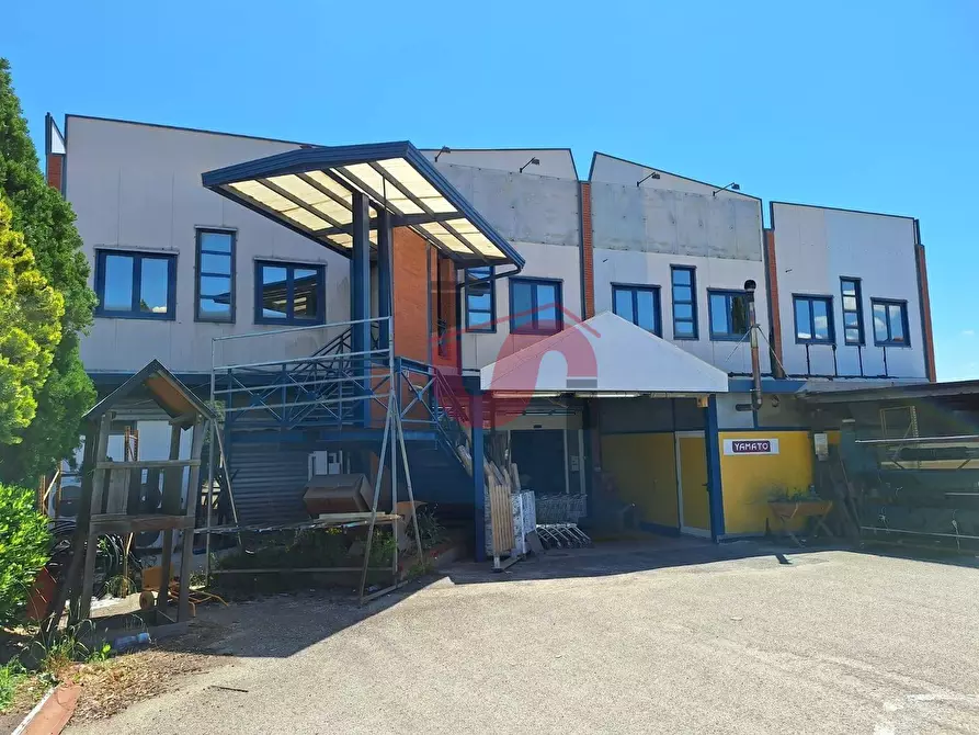 Immagine 1 di Locale commerciale in vendita  in Contrada San Chirico a Benevento