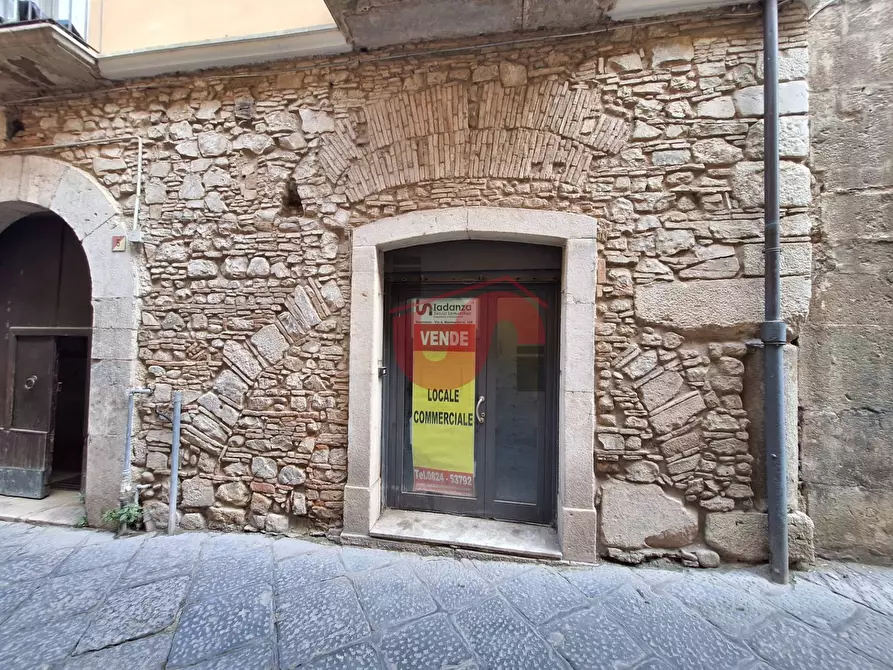 Immagine 2 di Locale commerciale in vendita  in Via Stanislao da Bologna a Benevento