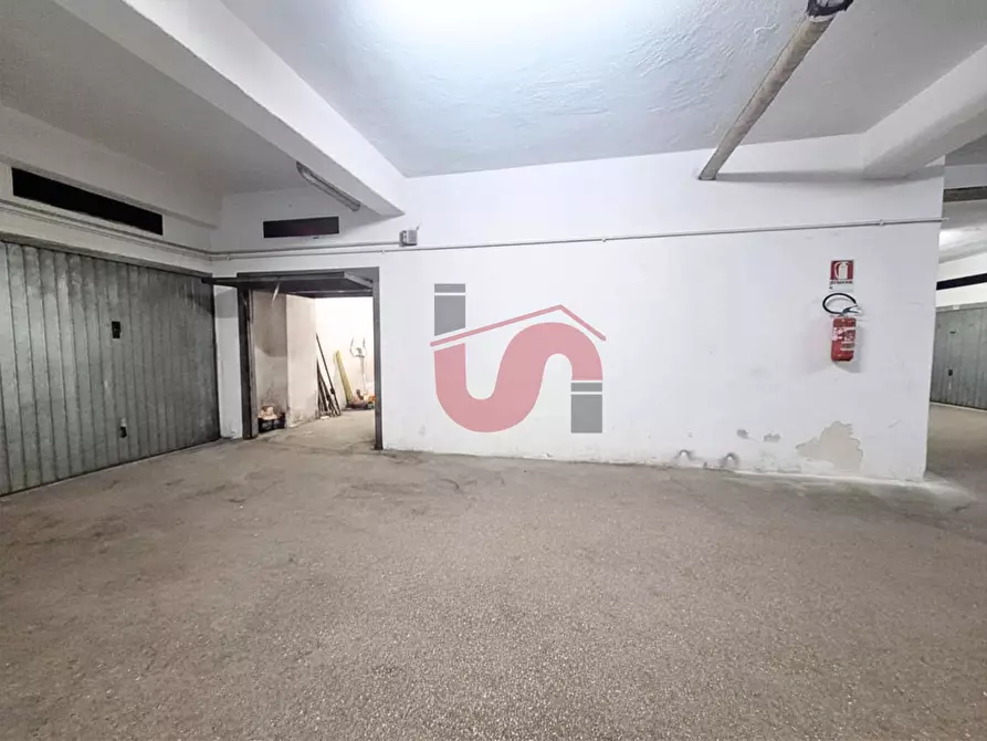 Immagine 5 di Box auto in vendita  in Via Iacopo da Benevento a Benevento