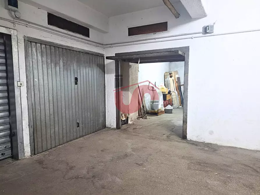 Immagine 2 di Box auto in vendita  in Via Iacopo da Benevento a Benevento