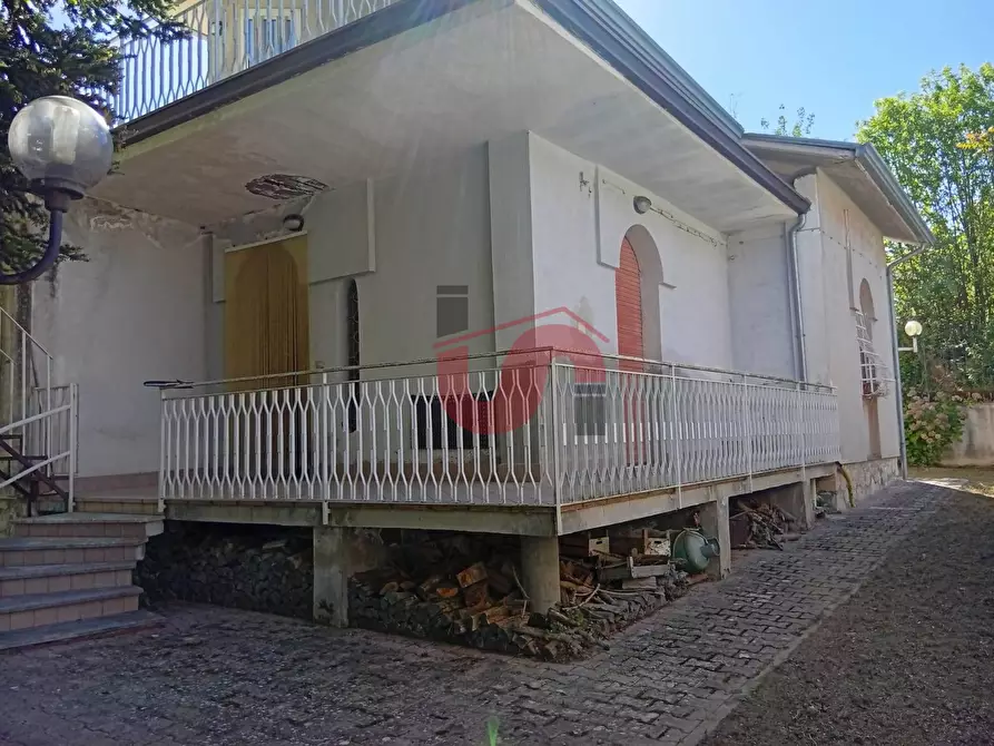 Immagine 2 di Villa in vendita  in Contrada guardie a Capriglia Irpina