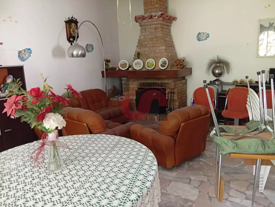 Immagine 1 di Villa in vendita  in Contrada guardie a Capriglia Irpina
