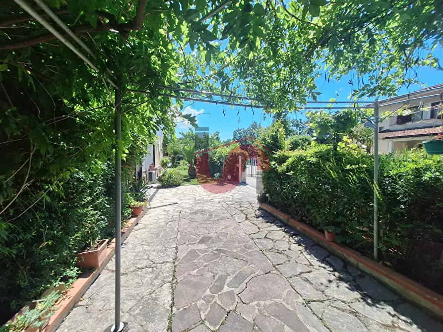 Immagine 57 di Villa in vendita  in Via Antonio di Stasi a Apollosa