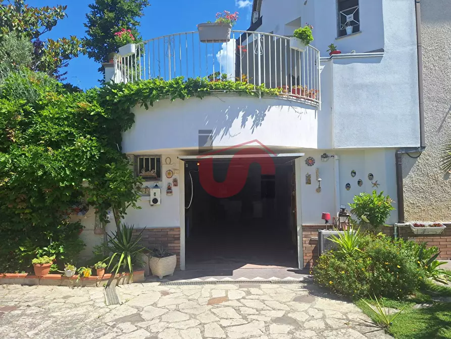 Immagine 59 di Villa in vendita  in Via Antonio di Stasi a Apollosa